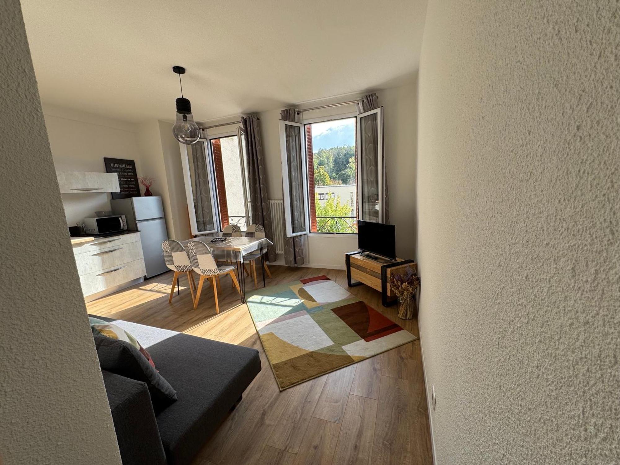 Appartement Le Madargue Idealement Place Chatel-Guyon Bagian luar foto