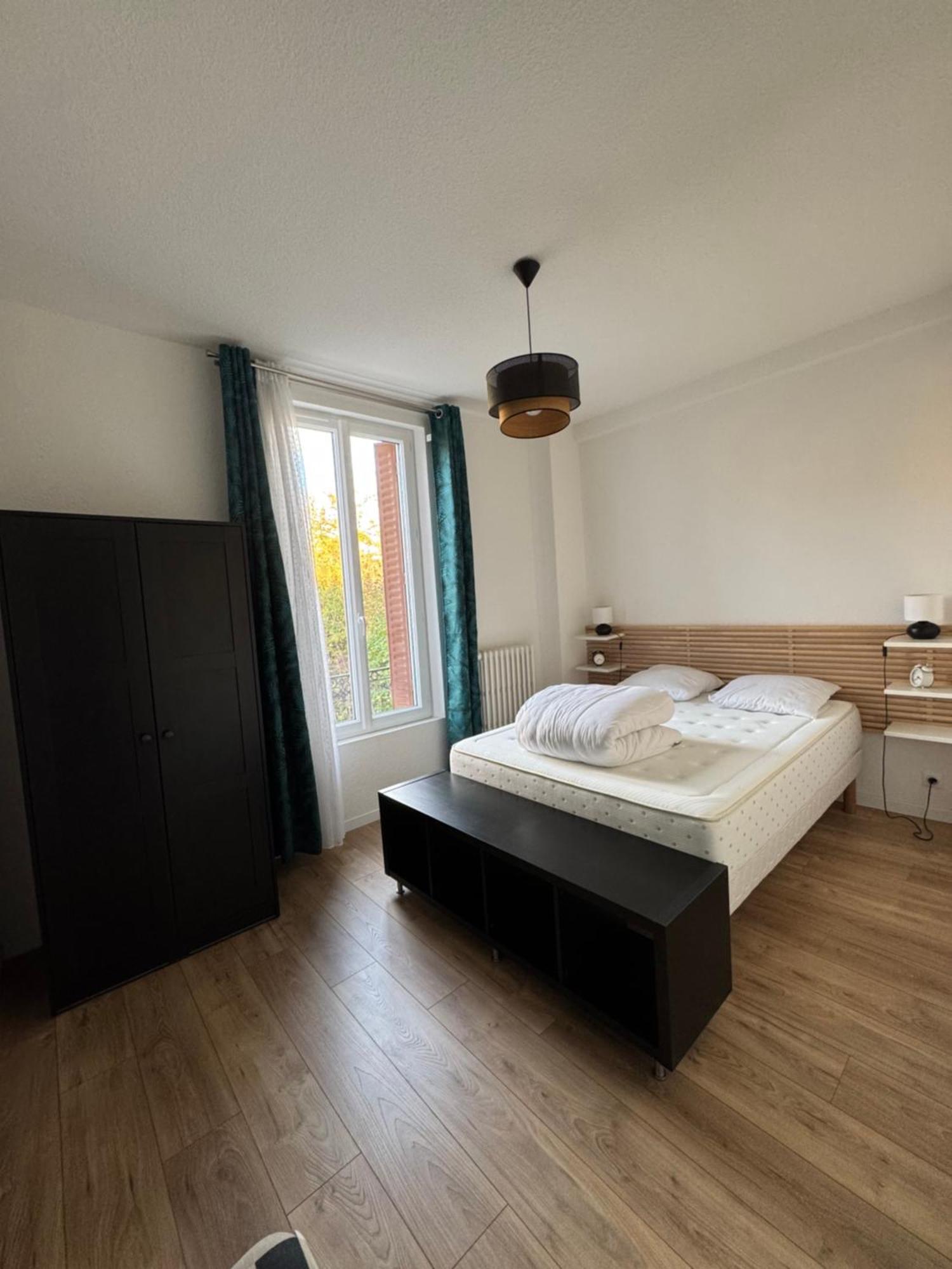 Appartement Le Madargue Idealement Place Chatel-Guyon Bagian luar foto
