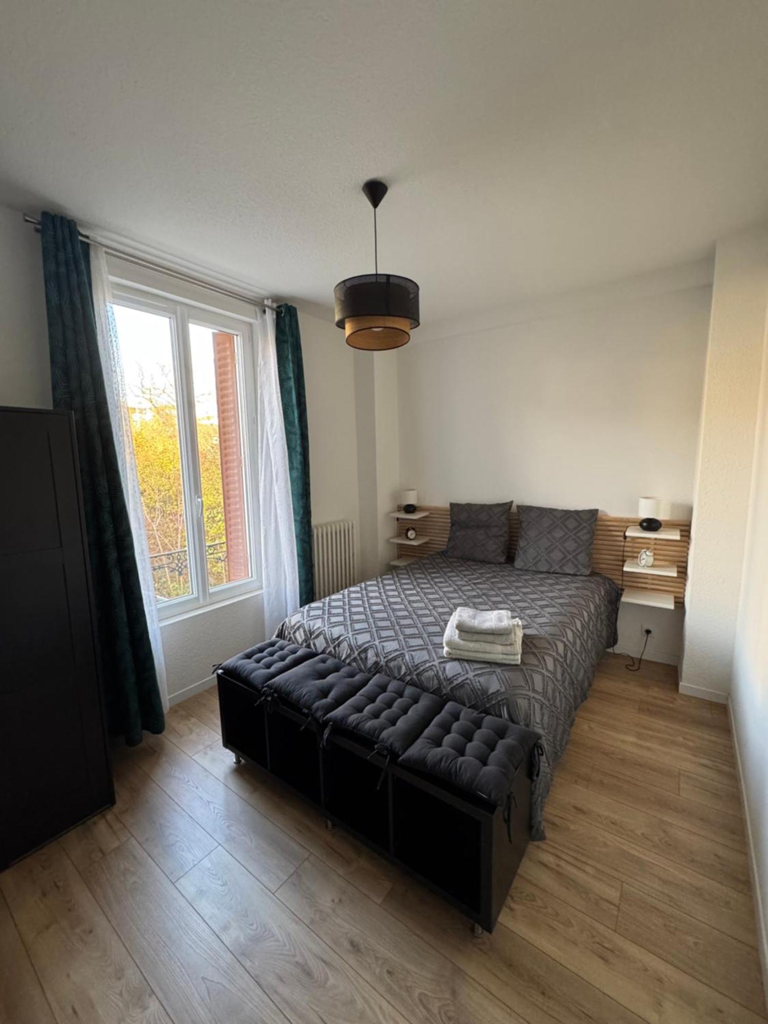 Appartement Le Madargue Idealement Place Chatel-Guyon Bagian luar foto